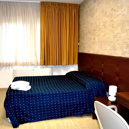 Piazza Dante Hotel Taranto Ngoại thất bức ảnh