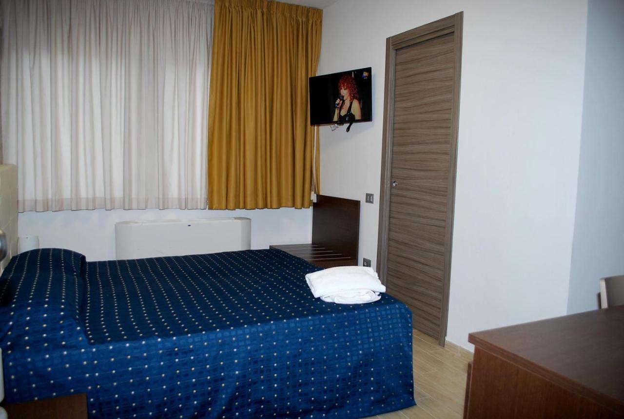 Piazza Dante Hotel Taranto Ngoại thất bức ảnh