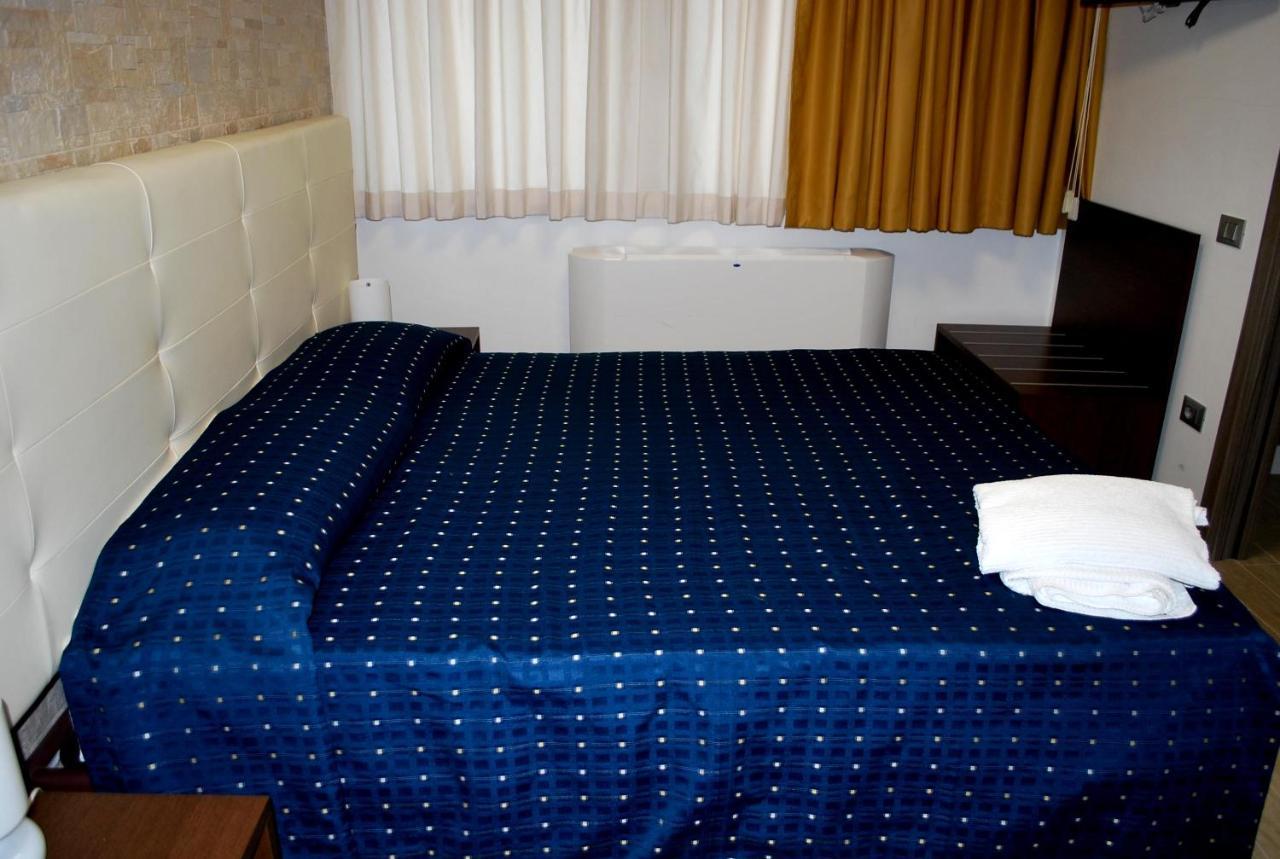 Piazza Dante Hotel Taranto Ngoại thất bức ảnh