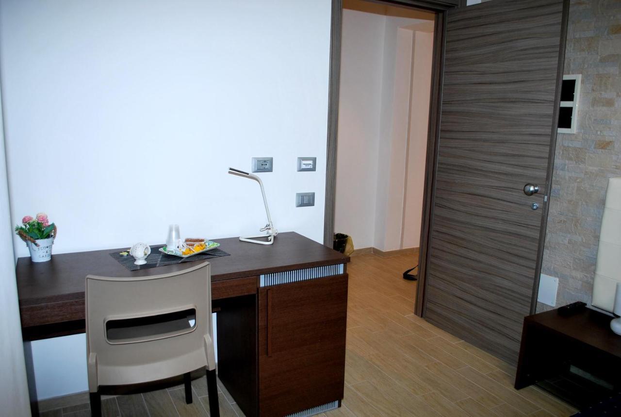 Piazza Dante Hotel Taranto Ngoại thất bức ảnh