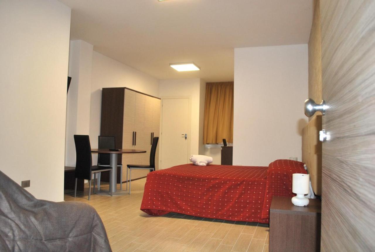 Piazza Dante Hotel Taranto Ngoại thất bức ảnh