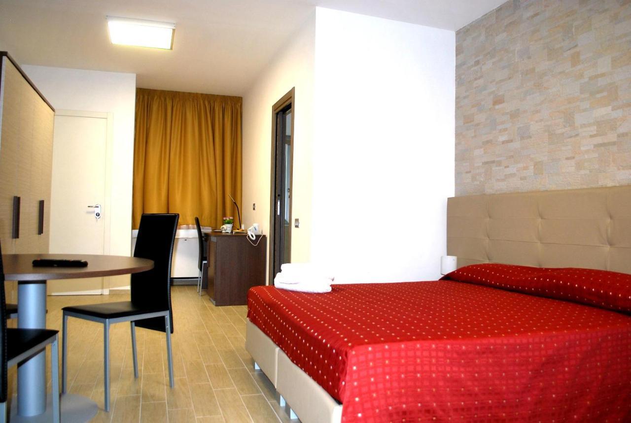 Piazza Dante Hotel Taranto Ngoại thất bức ảnh