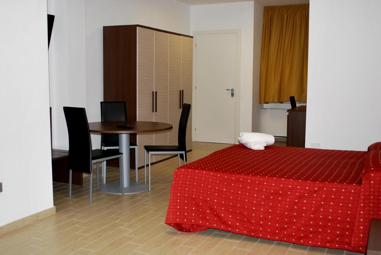 Piazza Dante Hotel Taranto Ngoại thất bức ảnh
