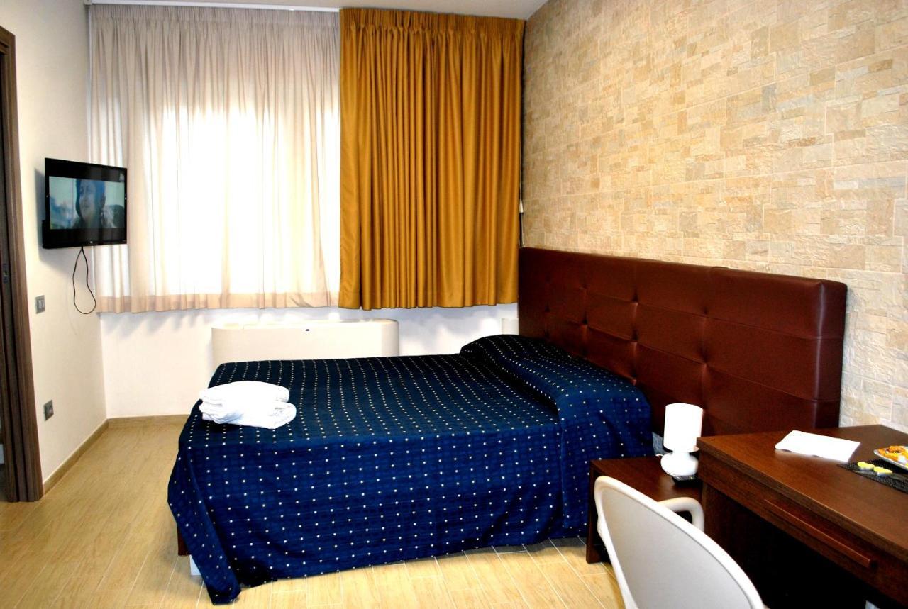 Piazza Dante Hotel Taranto Ngoại thất bức ảnh