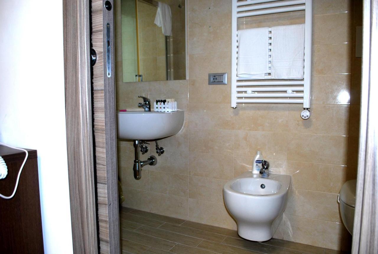 Piazza Dante Hotel Taranto Ngoại thất bức ảnh